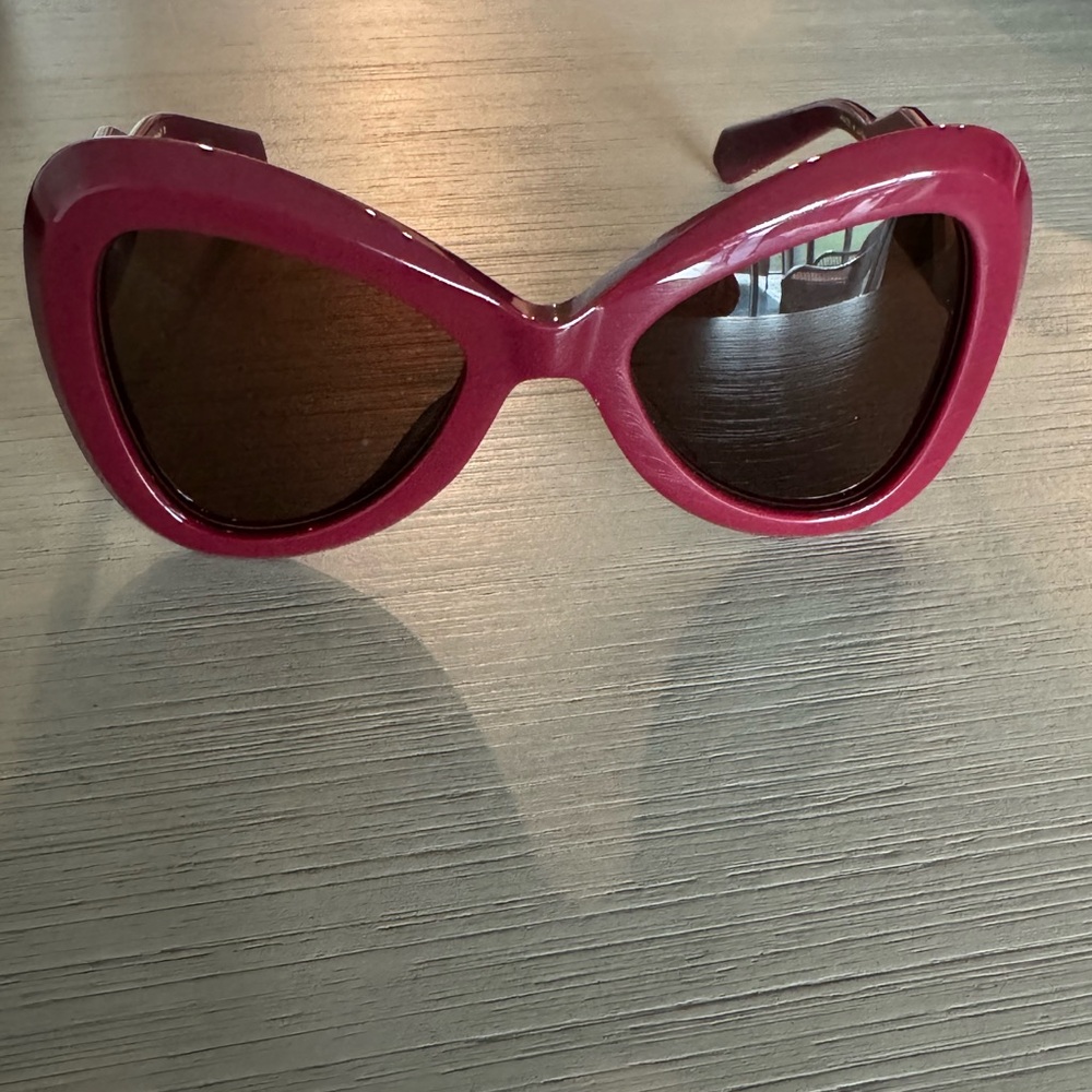 Chic Pink Valentino Sunglasses